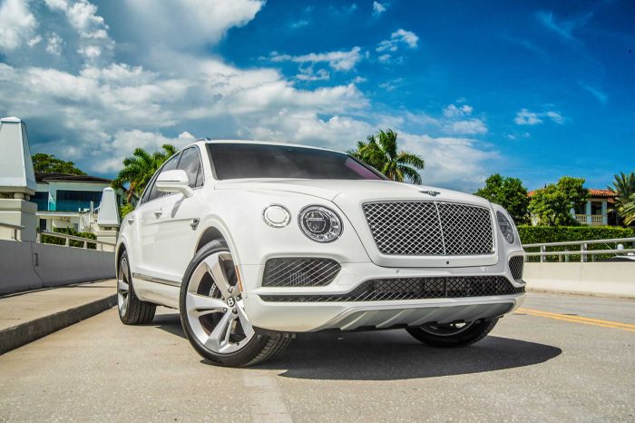 Bentley Bentayga Hybrid Rental in Atlanta