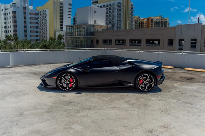 Lamborghini Huracan EVO Spyder Nero NemesisRed